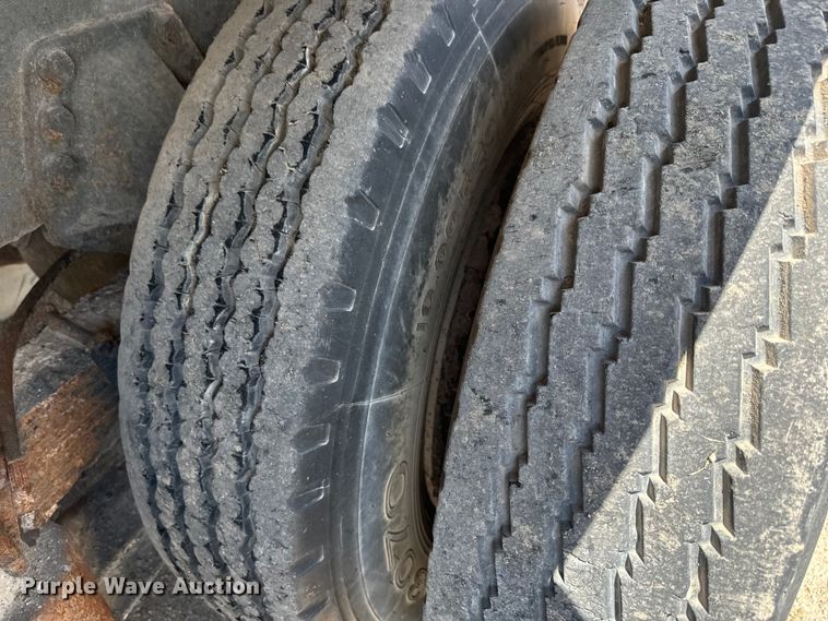 image for item DN3254 1989 Ford LT9000 dump truck