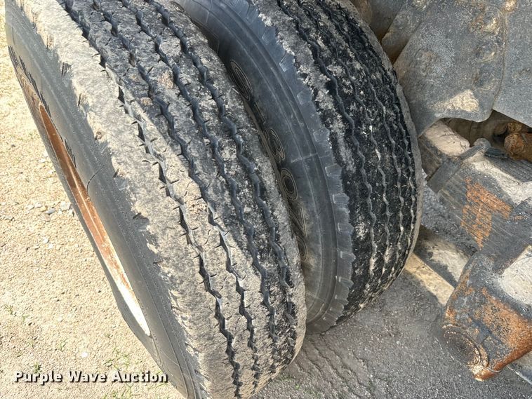 image for item DN3254 1989 Ford LT9000 dump truck