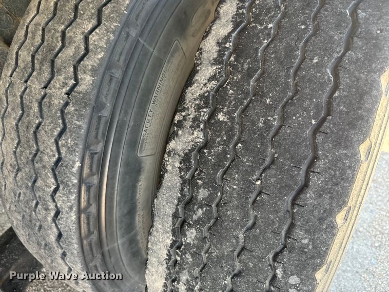 image for item DN3254 1989 Ford LT9000 dump truck