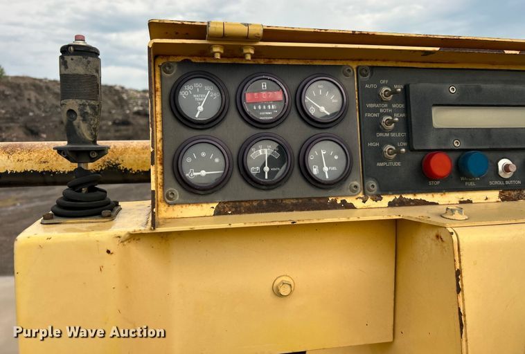 image for item DO6489 Hypac C766C double drum vibratory roller