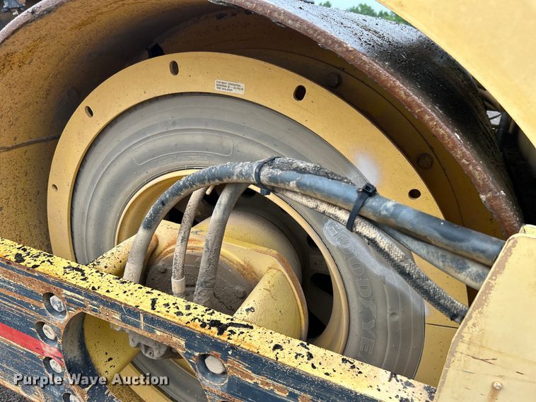 image for item DO6489 Hypac C766C double drum vibratory roller