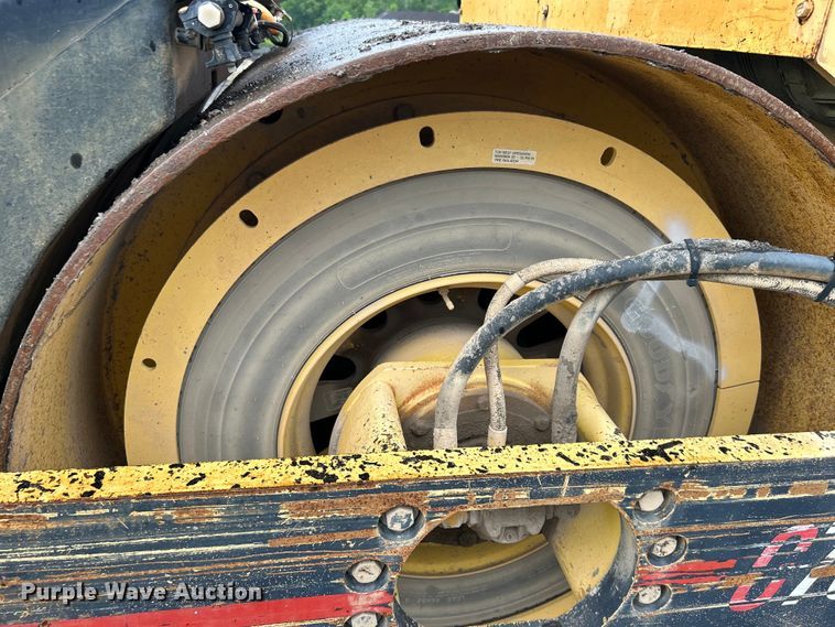 image for item DO6489 Hypac C766C double drum vibratory roller