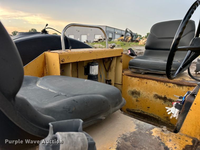 image for item DO6492 Hypac  C530AH pneumatic roller