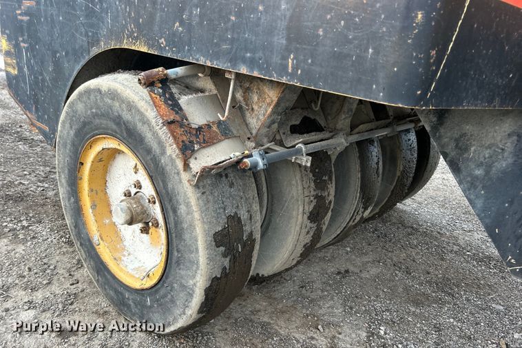 image for item DO6492 Hypac  C530AH pneumatic roller