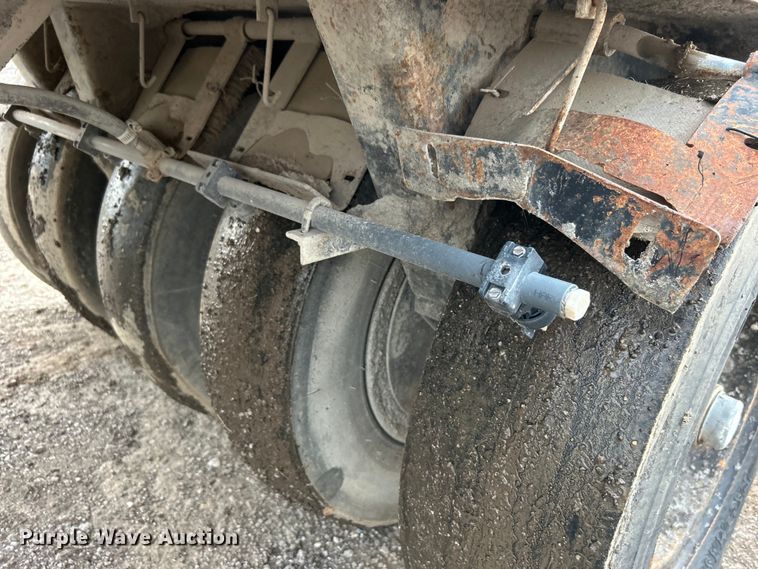 image for item DO6492 Hypac  C530AH pneumatic roller