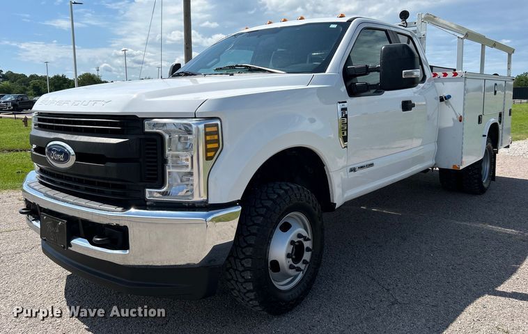 image for item DO6505 2019 Ford F350 Super Duty XL SuperCab utility bed pickup truck