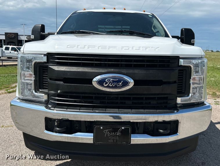 image for item DO6505 2019 Ford F350 Super Duty XL SuperCab utility bed pickup truck