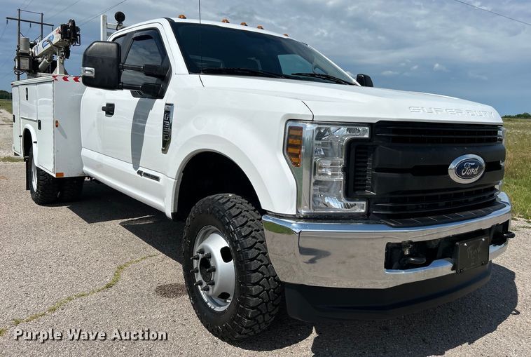 image for item DO6505 2019 Ford F350 Super Duty XL SuperCab utility bed pickup truck