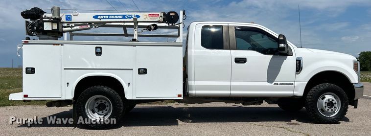 image for item DO6505 2019 Ford F350 Super Duty XL SuperCab utility bed pickup truck