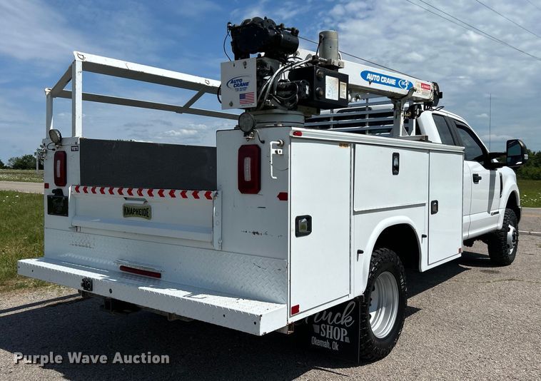 image for item DO6505 2019 Ford F350 Super Duty XL SuperCab utility bed pickup truck