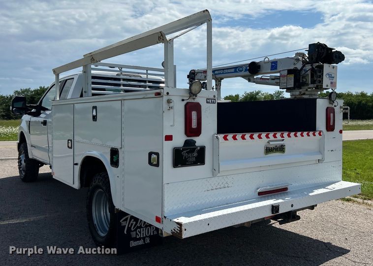 image for item DO6505 2019 Ford F350 Super Duty XL SuperCab utility bed pickup truck