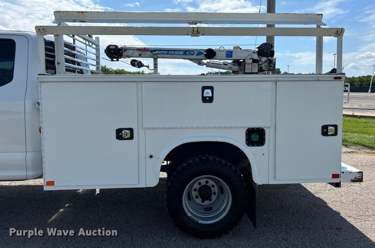 image for item DO6505 2019 Ford F350 Super Duty XL SuperCab utility bed pickup truck