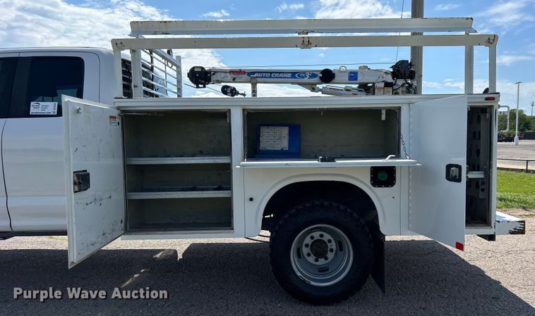 image for item DO6505 2019 Ford F350 Super Duty XL SuperCab utility bed pickup truck