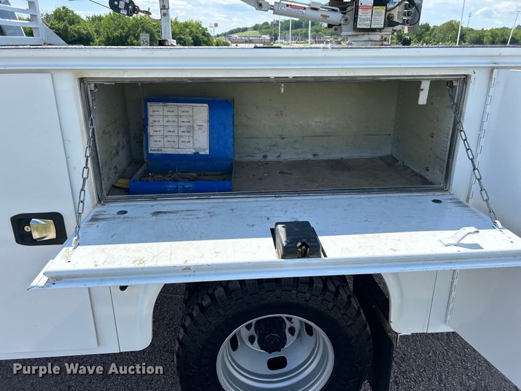 image for item DO6505 2019 Ford F350 Super Duty XL SuperCab utility bed pickup truck