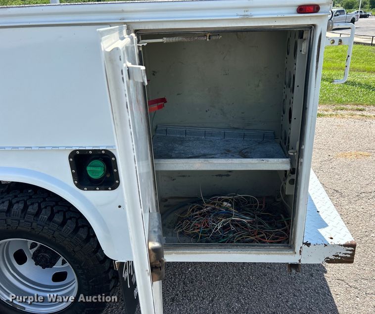 image for item DO6505 2019 Ford F350 Super Duty XL SuperCab utility bed pickup truck