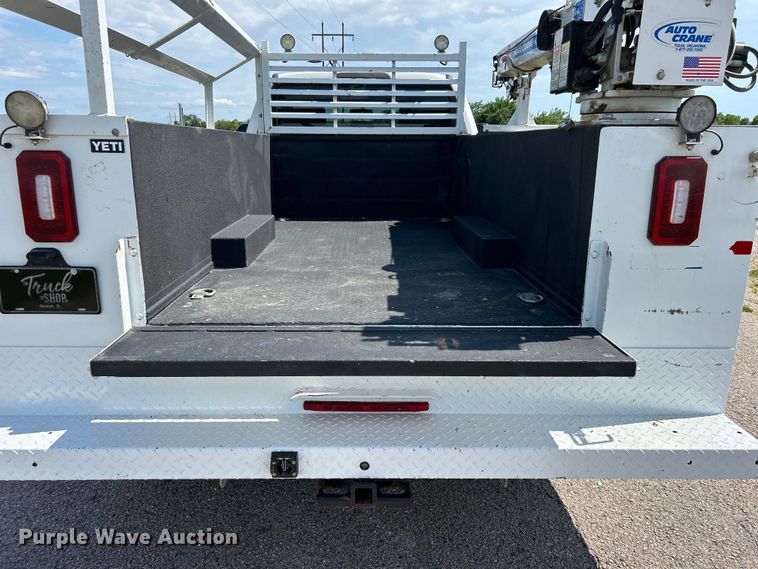 image for item DO6505 2019 Ford F350 Super Duty XL SuperCab utility bed pickup truck