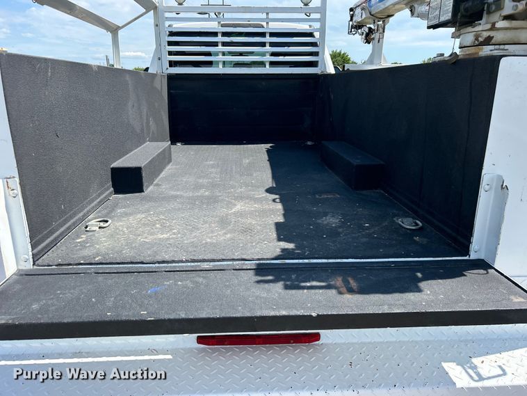 image for item DO6505 2019 Ford F350 Super Duty XL SuperCab utility bed pickup truck