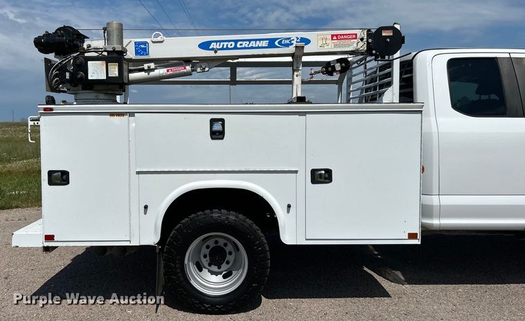 image for item DO6505 2019 Ford F350 Super Duty XL SuperCab utility bed pickup truck