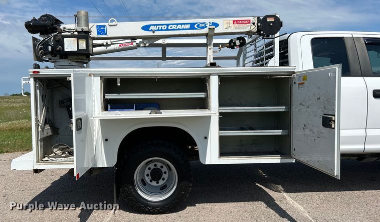 image for item DO6505 2019 Ford F350 Super Duty XL SuperCab utility bed pickup truck