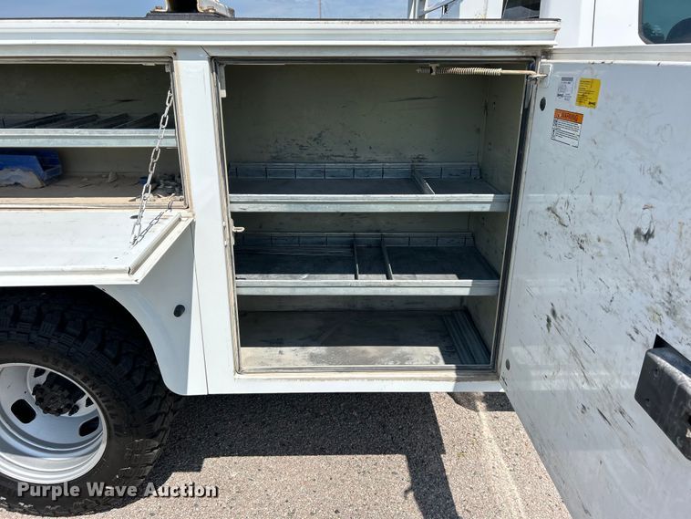 image for item DO6505 2019 Ford F350 Super Duty XL SuperCab utility bed pickup truck