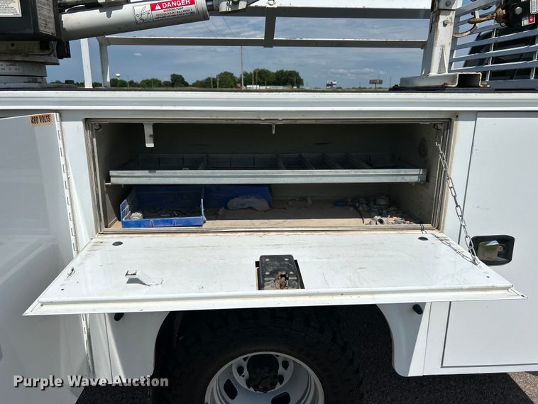 image for item DO6505 2019 Ford F350 Super Duty XL SuperCab utility bed pickup truck