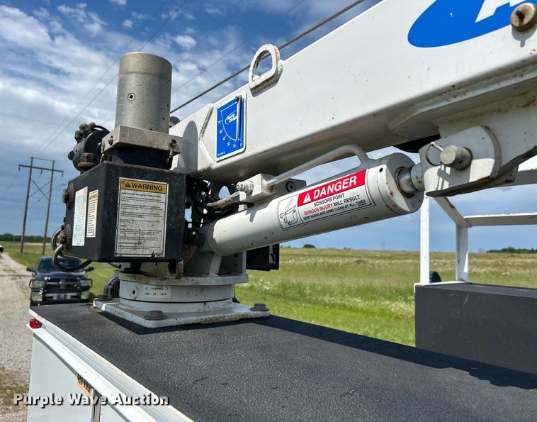 image for item DO6505 2019 Ford F350 Super Duty XL SuperCab utility bed pickup truck