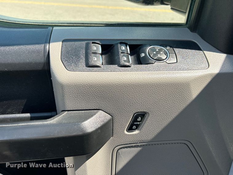 image for item DO6505 2019 Ford F350 Super Duty XL SuperCab utility bed pickup truck