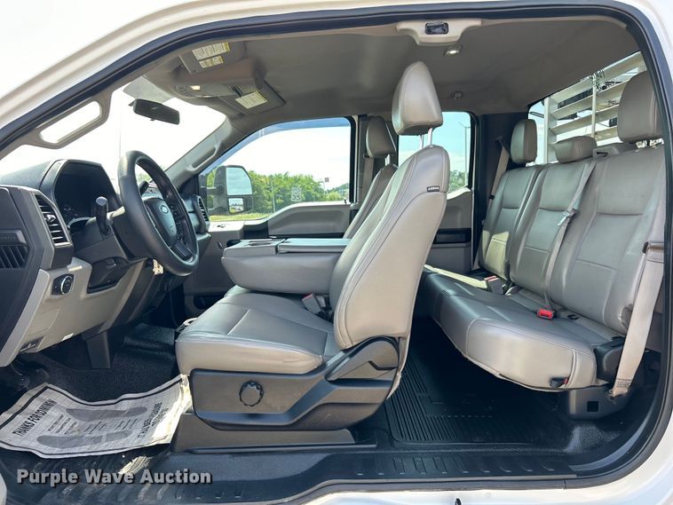 image for item DO6505 2019 Ford F350 Super Duty XL SuperCab utility bed pickup truck