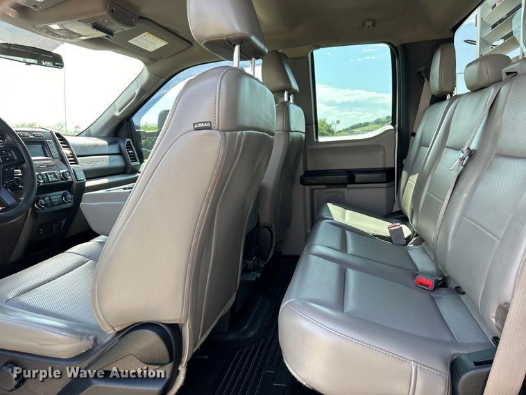 image for item DO6505 2019 Ford F350 Super Duty XL SuperCab utility bed pickup truck