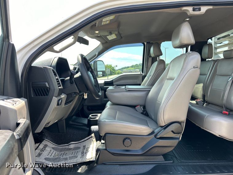 image for item DO6505 2019 Ford F350 Super Duty XL SuperCab utility bed pickup truck