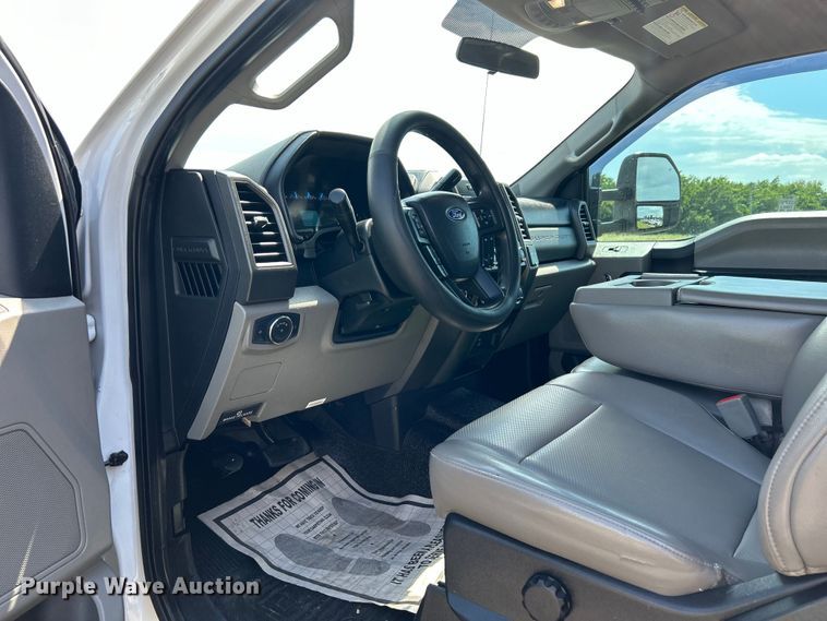 image for item DO6505 2019 Ford F350 Super Duty XL SuperCab utility bed pickup truck