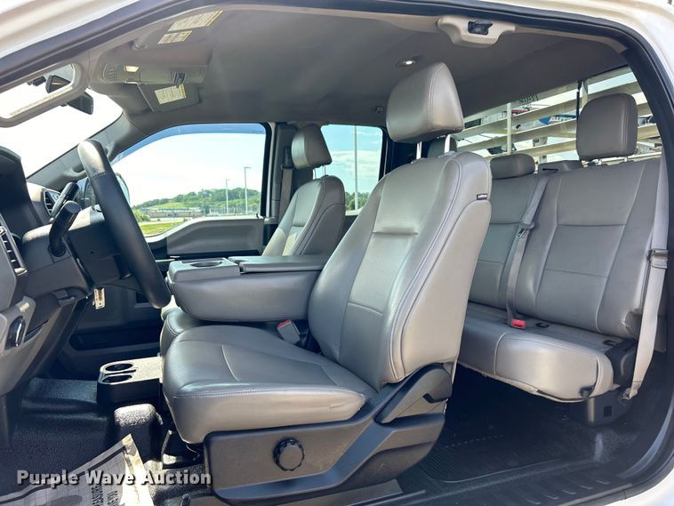 image for item DO6505 2019 Ford F350 Super Duty XL SuperCab utility bed pickup truck