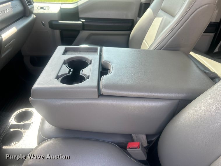 image for item DO6505 2019 Ford F350 Super Duty XL SuperCab utility bed pickup truck