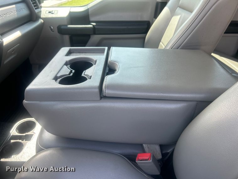 image for item DO6505 2019 Ford F350 Super Duty XL SuperCab utility bed pickup truck