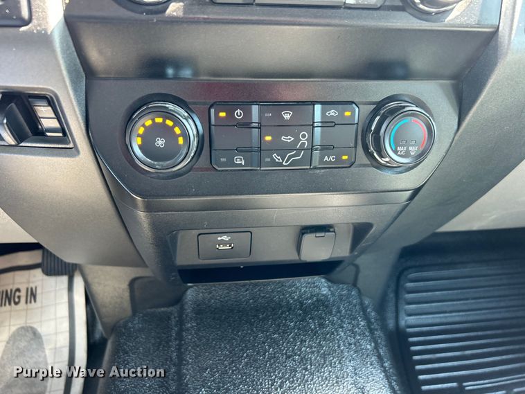 image for item DO6505 2019 Ford F350 Super Duty XL SuperCab utility bed pickup truck