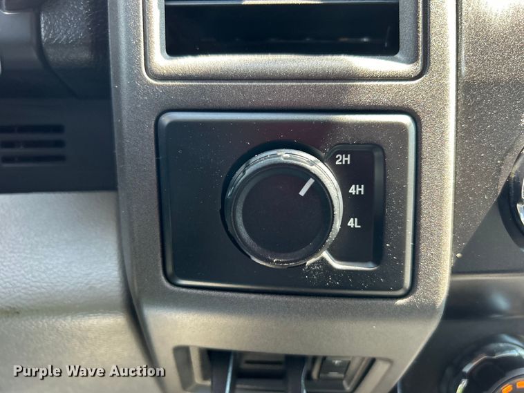 image for item DO6505 2019 Ford F350 Super Duty XL SuperCab utility bed pickup truck