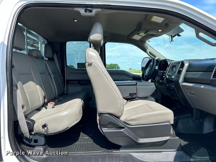 image for item DO6505 2019 Ford F350 Super Duty XL SuperCab utility bed pickup truck