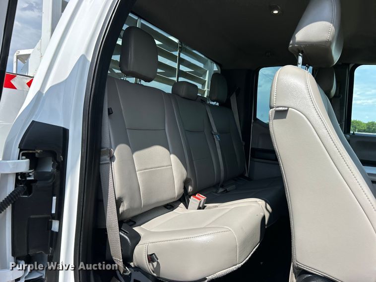 image for item DO6505 2019 Ford F350 Super Duty XL SuperCab utility bed pickup truck