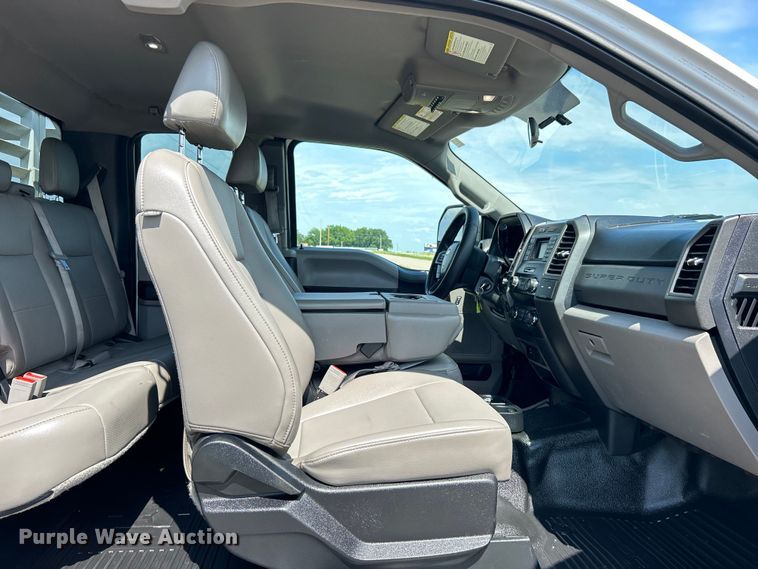 image for item DO6505 2019 Ford F350 Super Duty XL SuperCab utility bed pickup truck