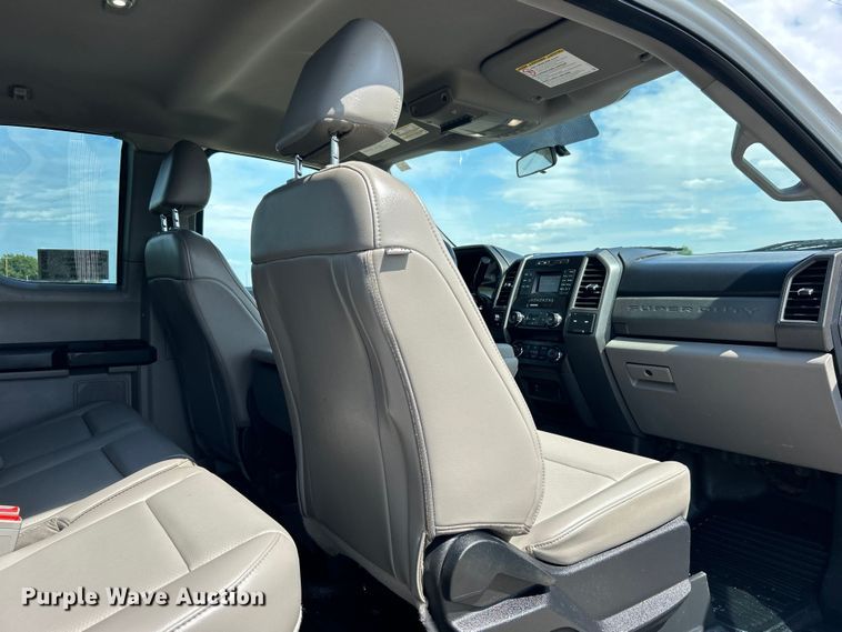 image for item DO6505 2019 Ford F350 Super Duty XL SuperCab utility bed pickup truck