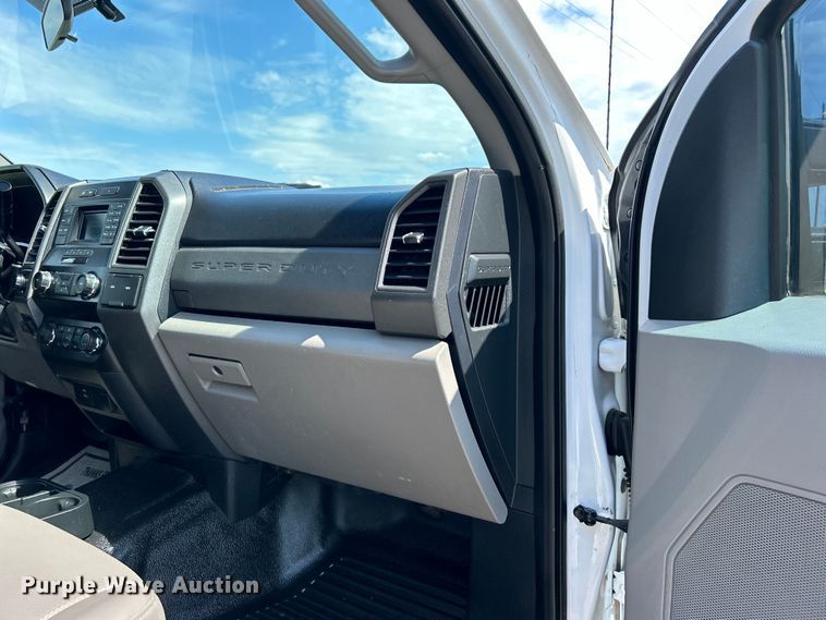 image for item DO6505 2019 Ford F350 Super Duty XL SuperCab utility bed pickup truck