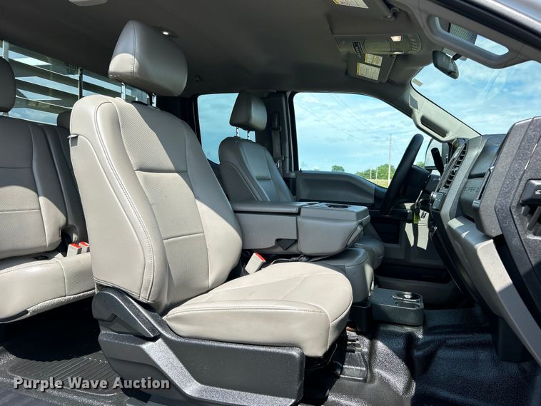 image for item DO6505 2019 Ford F350 Super Duty XL SuperCab utility bed pickup truck