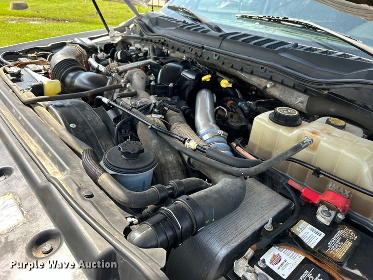 image for item DO6505 2019 Ford F350 Super Duty XL SuperCab utility bed pickup truck