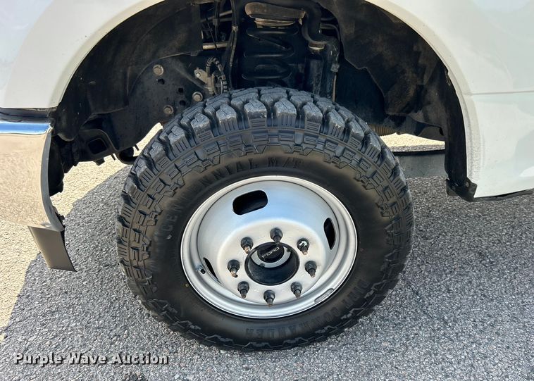 image for item DO6505 2019 Ford F350 Super Duty XL SuperCab utility bed pickup truck