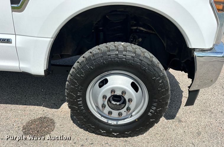 image for item DO6505 2019 Ford F350 Super Duty XL SuperCab utility bed pickup truck