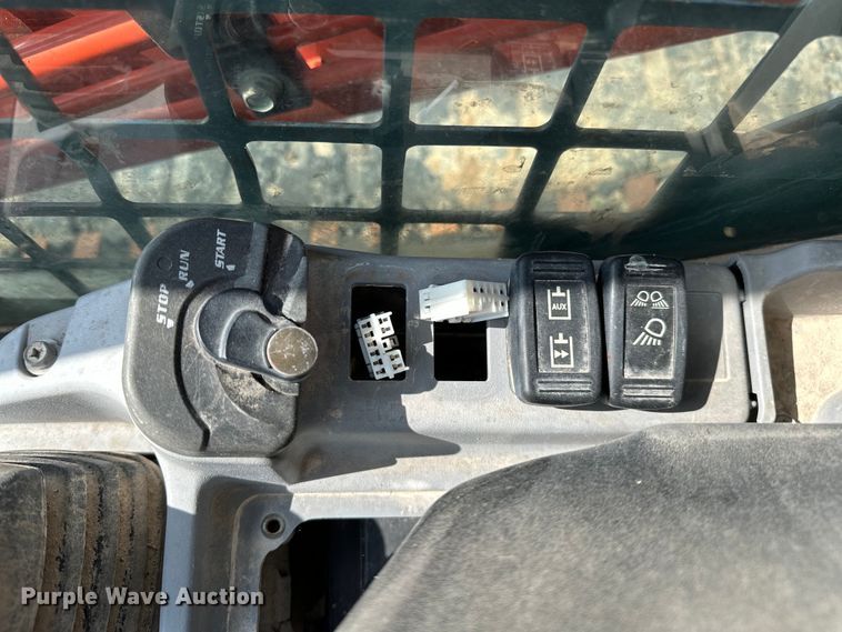 image for item DO6963 2014 Kubota  SVL90-2 tracked skid steer loader