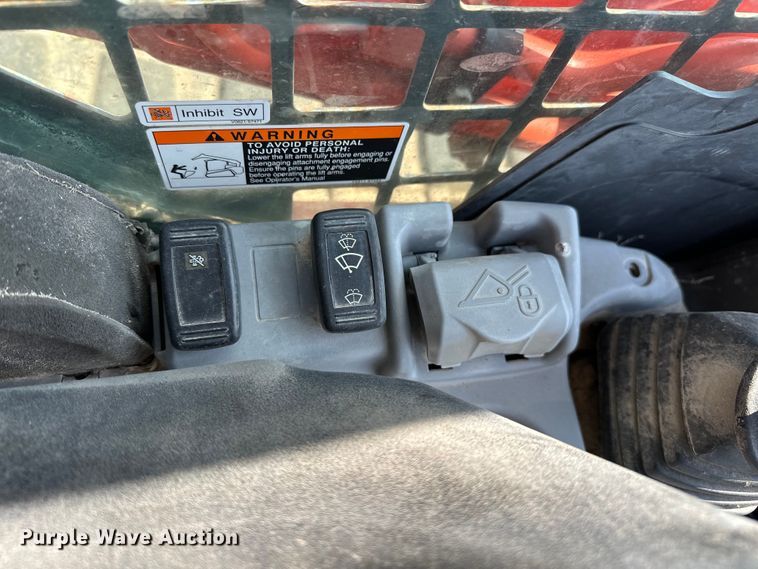 image for item DO6963 2014 Kubota  SVL90-2 tracked skid steer loader