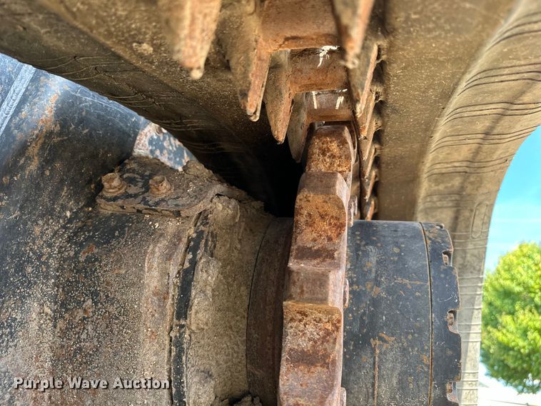 image for item DO6963 2014 Kubota  SVL90-2 tracked skid steer loader