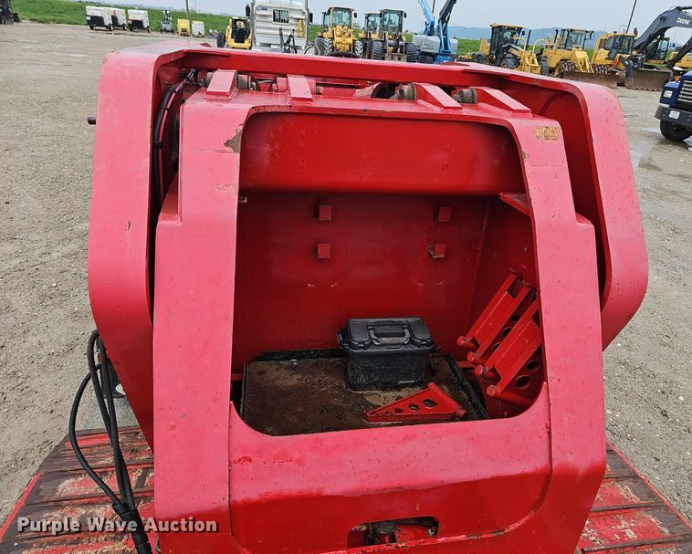 image for item DP0906 2015 Etnyre Blackhawk RTN65TD3-R4/5A-RA lowboy equipment trailer