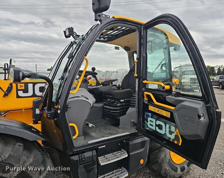 image for item DP0926 2023 JCB 542-70AG telehandler